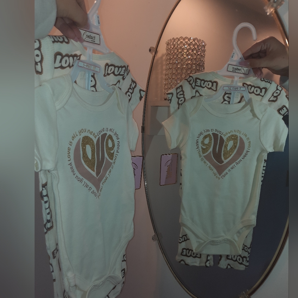 Love-Themed Cream Baby 3 Pack Outfit - Picture 1 of 7